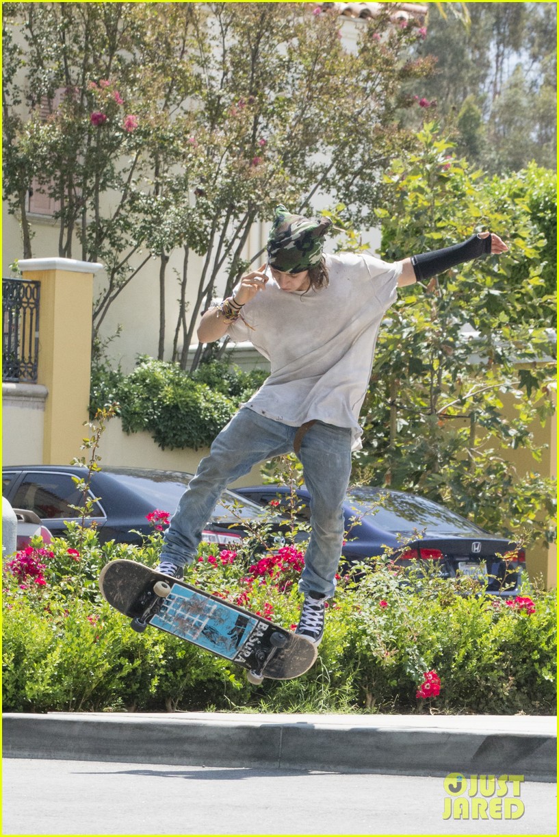 jaden smith moises arias skateboarding 02