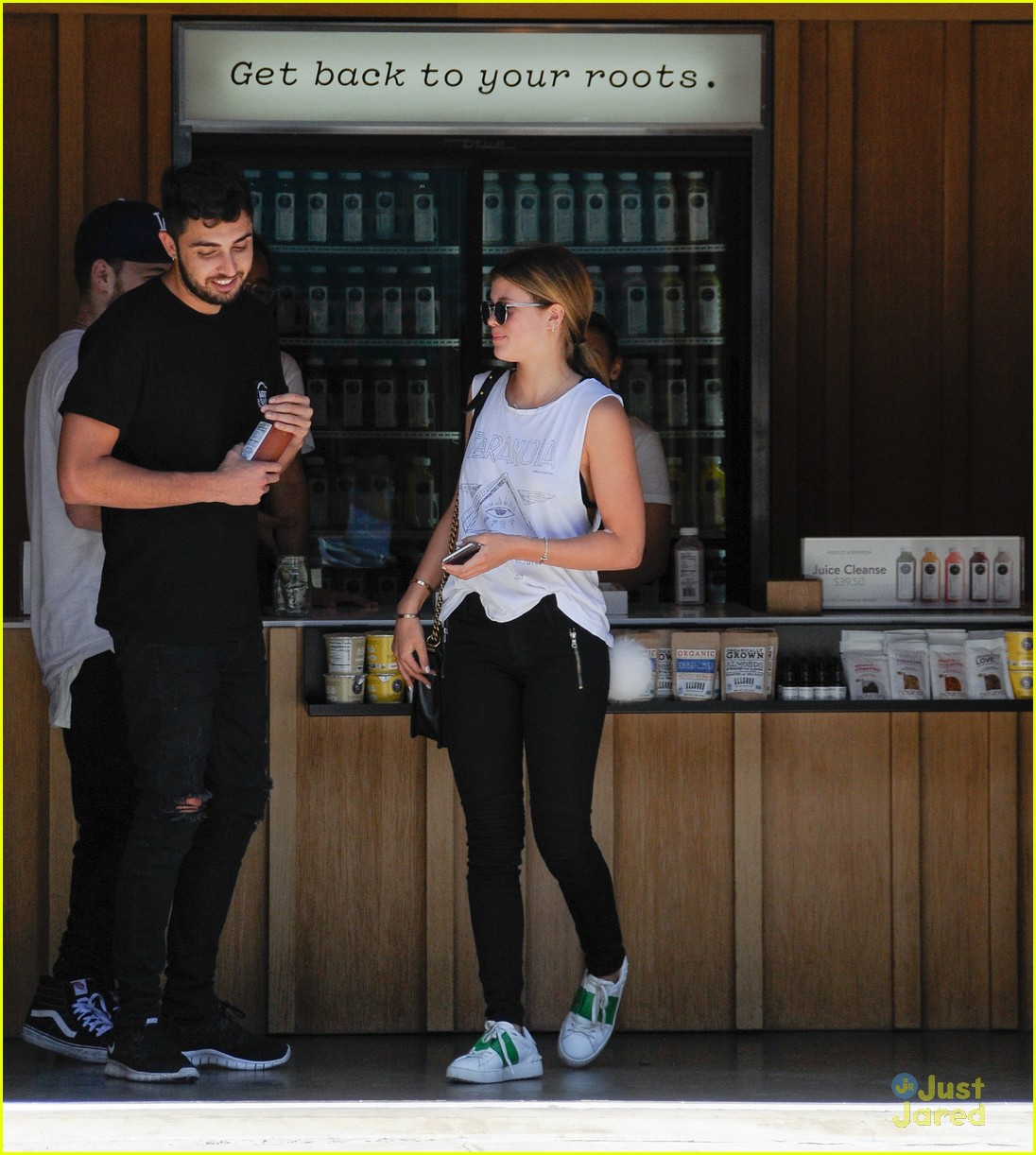 sofia richie two pals get froyo to go 04