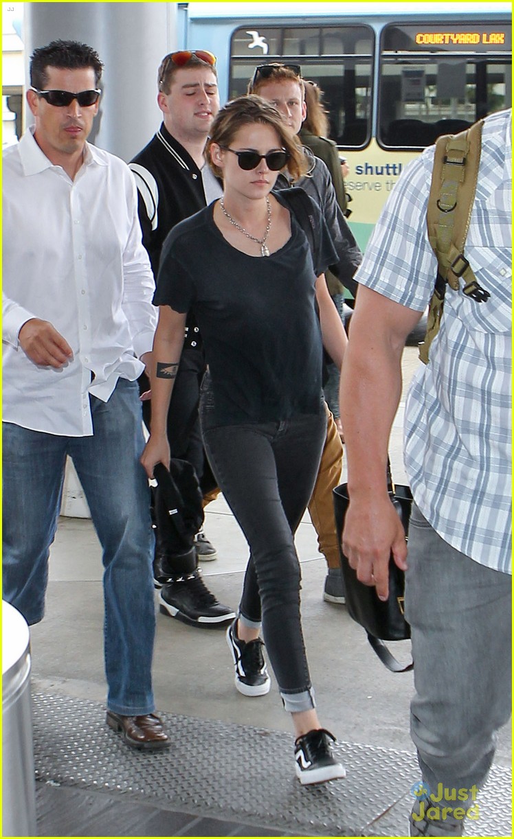kristen stewart looks casual for lax departure before july 4th 03