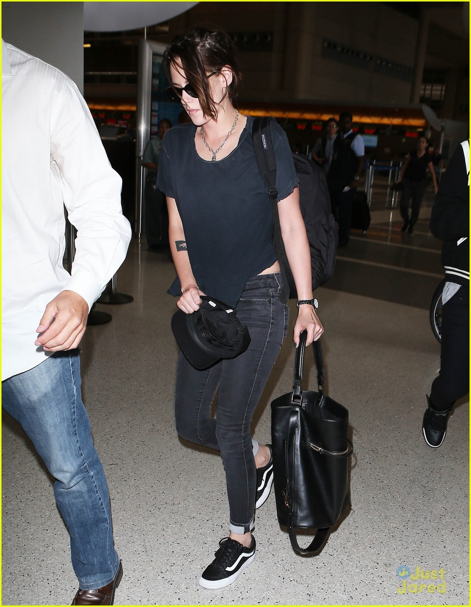 kristen stewart looks casual for lax departure before july 4th 13