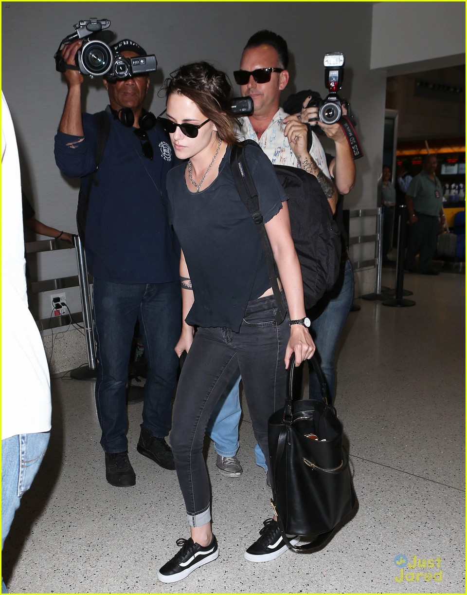 kristen stewart looks casual for lax departure before july 4th 14