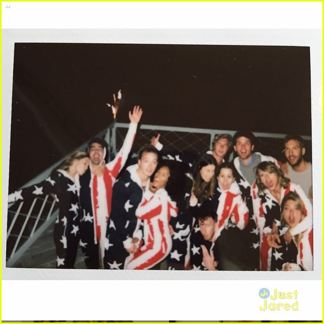 taylor swift hosts star studded fourth of july party 03