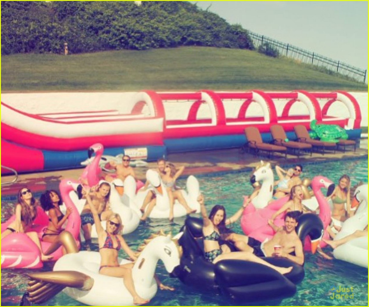 taylor swift hosts star studded fourth of july party 24