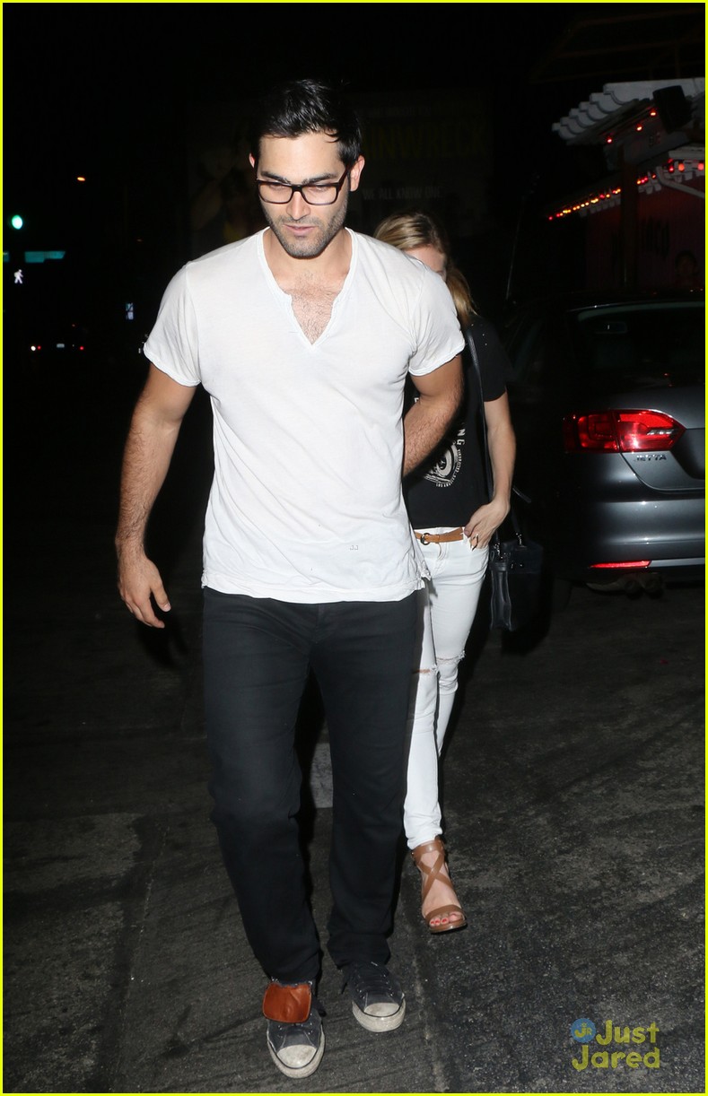 brittany snow tyler hoechlin pink taco date night 02