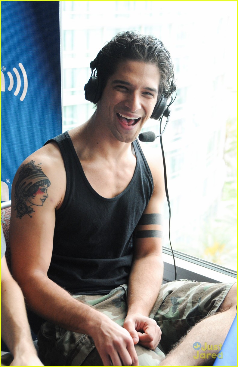 Tyler Posey Goes Shirtless Wears Only Underwear At Comic Con Event Photo 836066 Photo