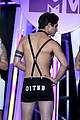 teen wolfs tyler posey strips down on stage at mtv fandom awards 32