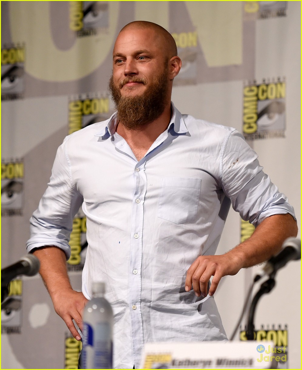 vikings cast steps out at comic con debuts new trailer 01