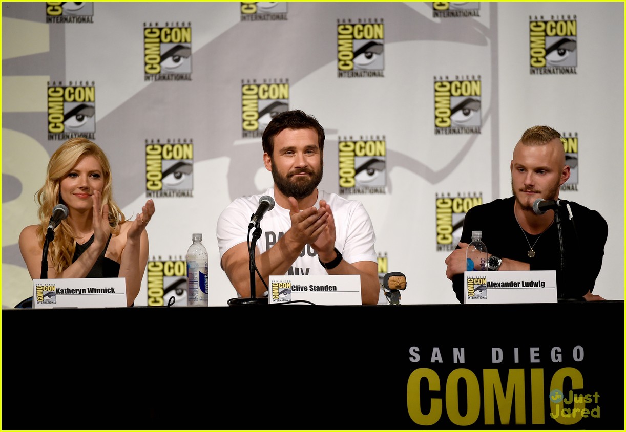 vikings cast steps out at comic con debuts new trailer 08