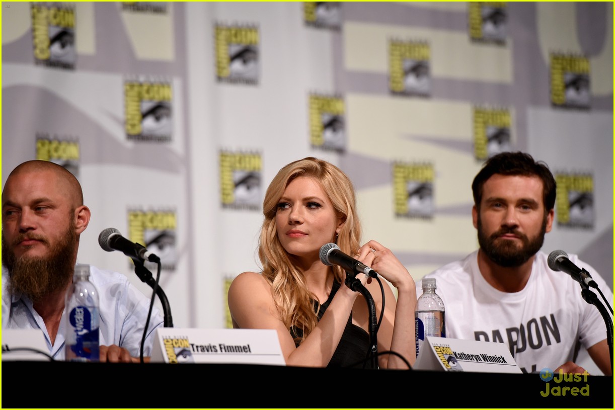 vikings cast steps out at comic con debuts new trailer 16
