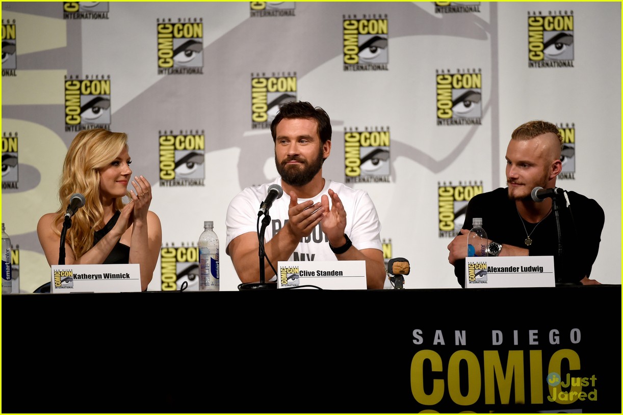 vikings cast steps out at comic con debuts new trailer 18