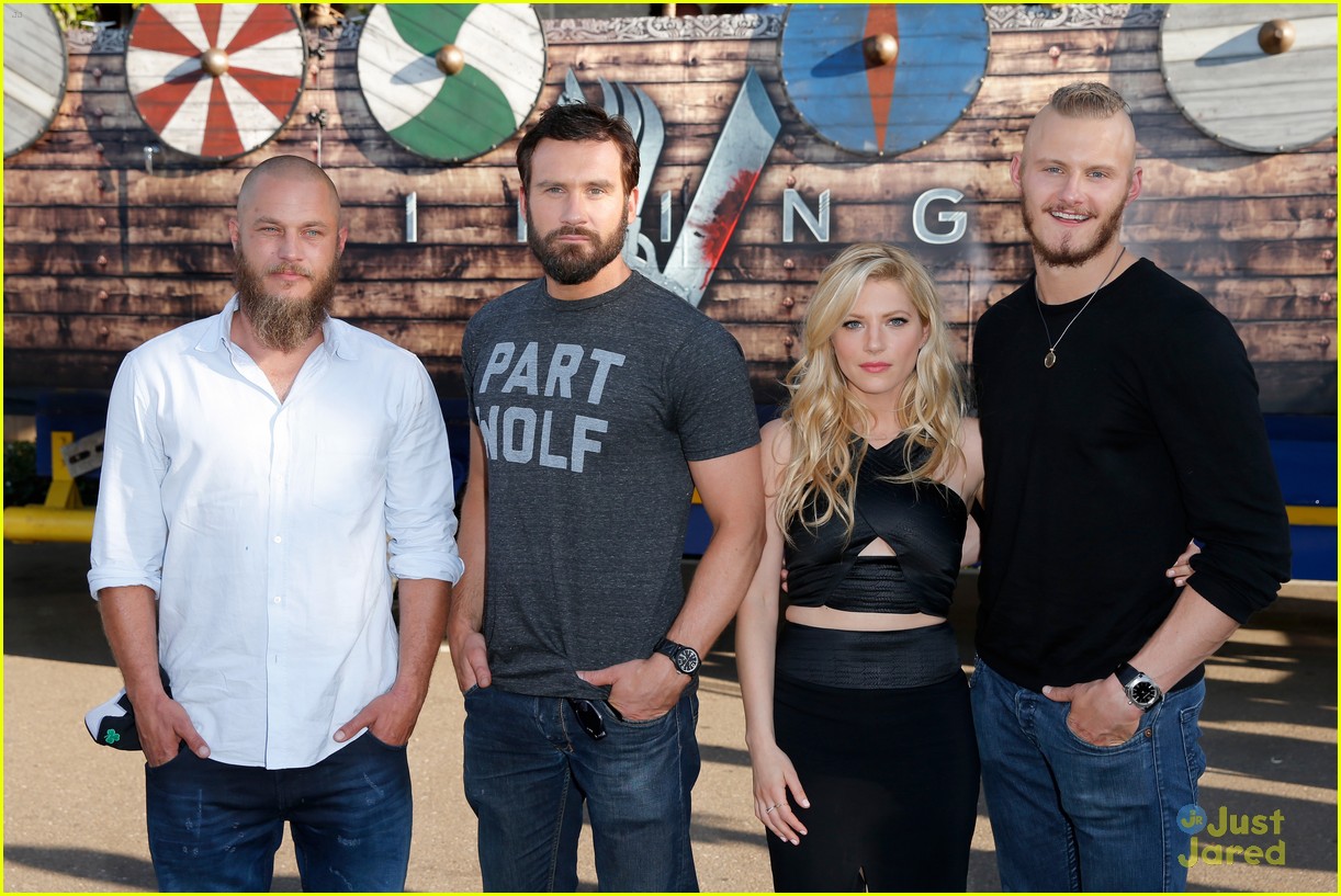 vikings cast steps out at comic con debuts new trailer 26