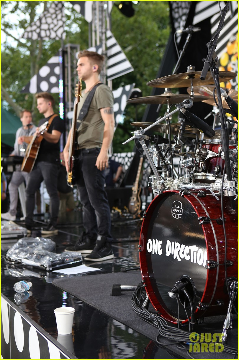 one direction drag me down gma 08