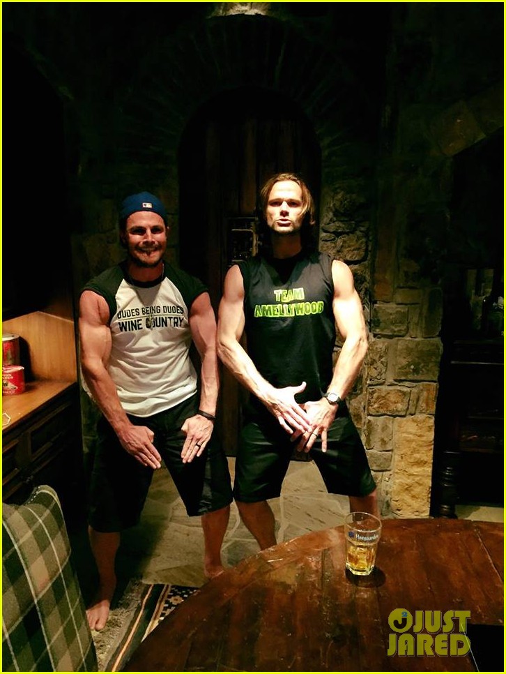 stephen amell jared padelecki show off their six packs 01