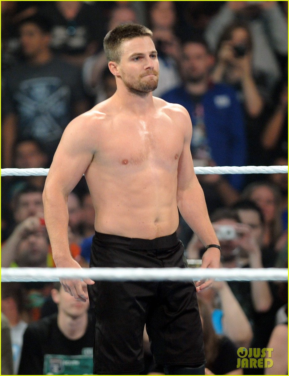 stephen amell goes shirtless for epic summerslam fight 03
