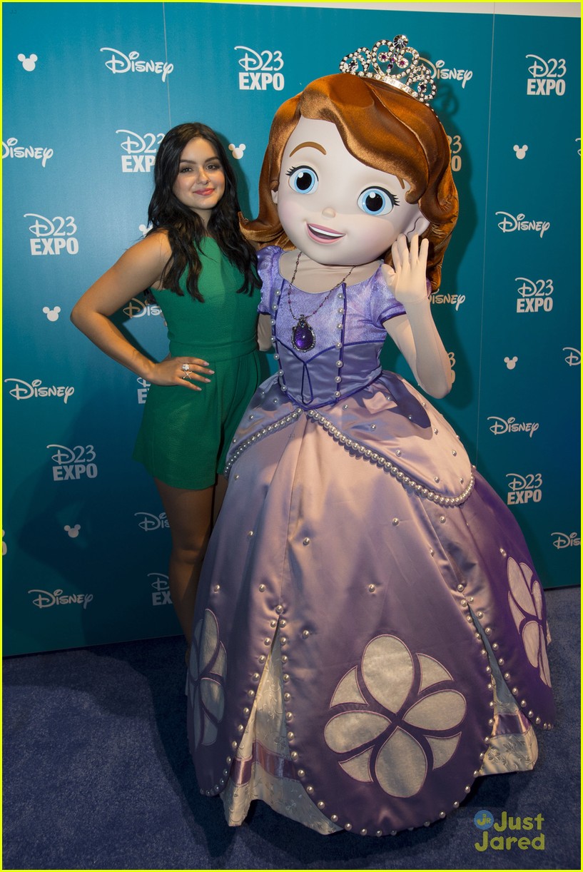 ariel winter sofia first live read d23 expo 04