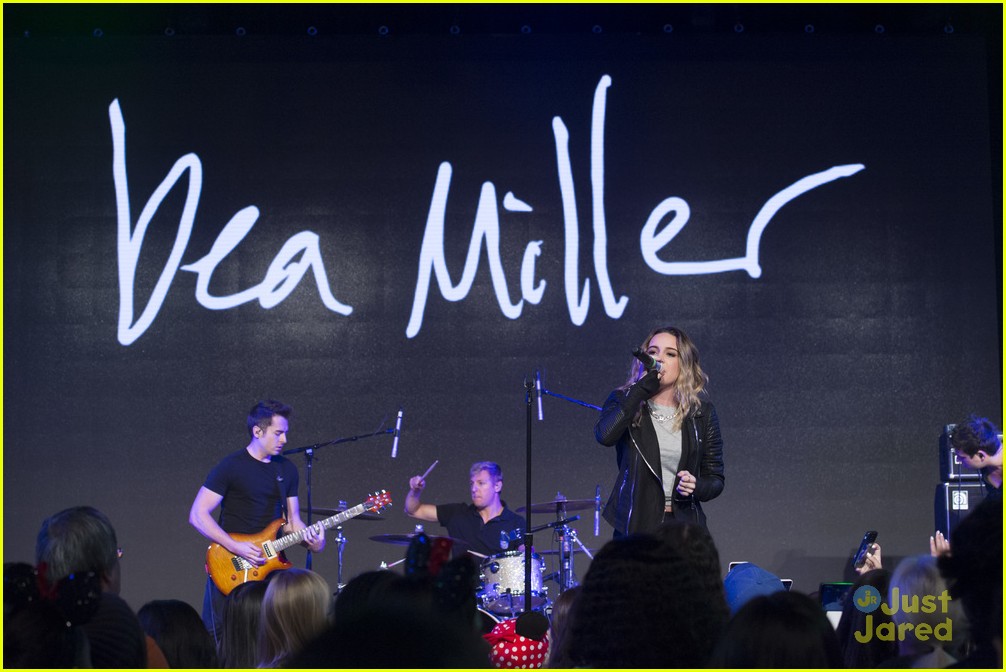 bea miller freaks out over teen choice win 04