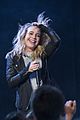 bea miller freaks out over teen choice win 03