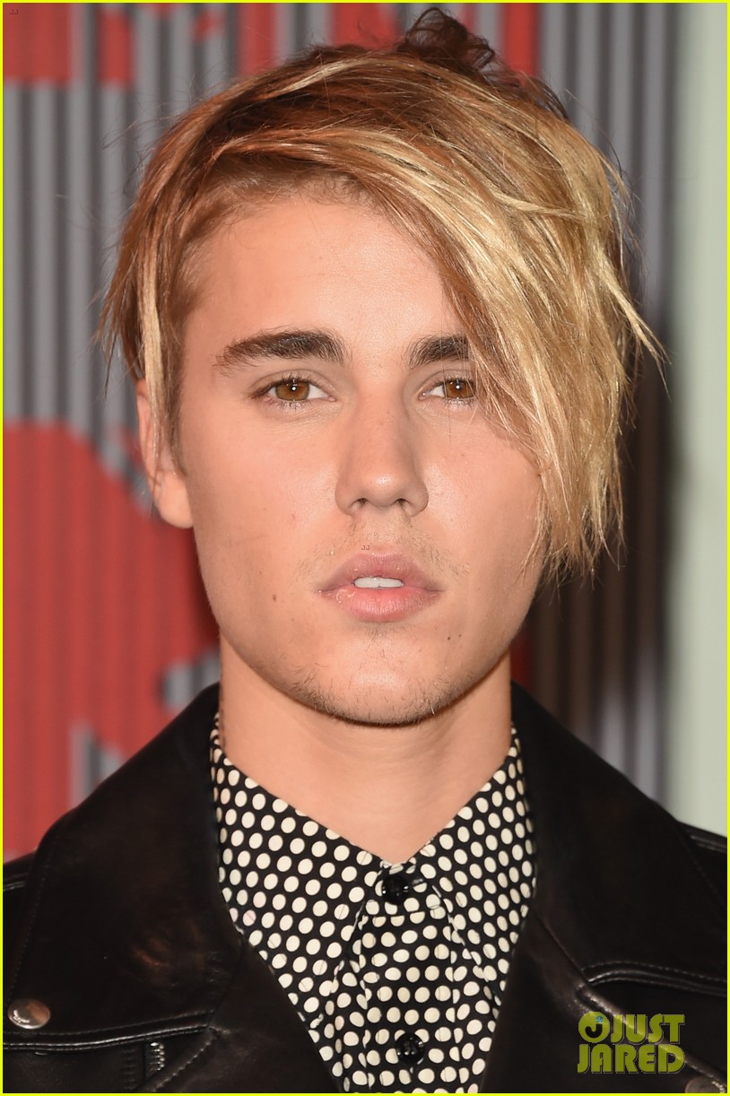 Bieber goes back to his roots with old hairstyle - BBC Newsround