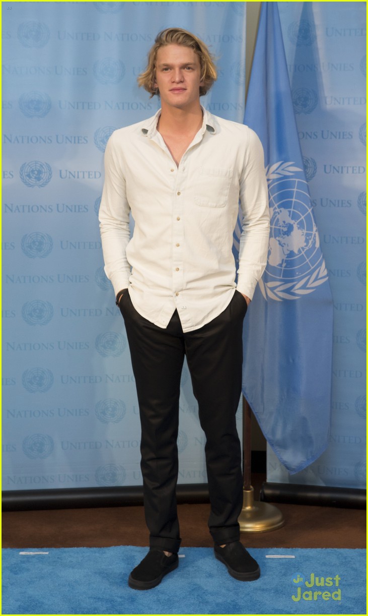 cody simpson hands over twitter acct humanitarian day 01