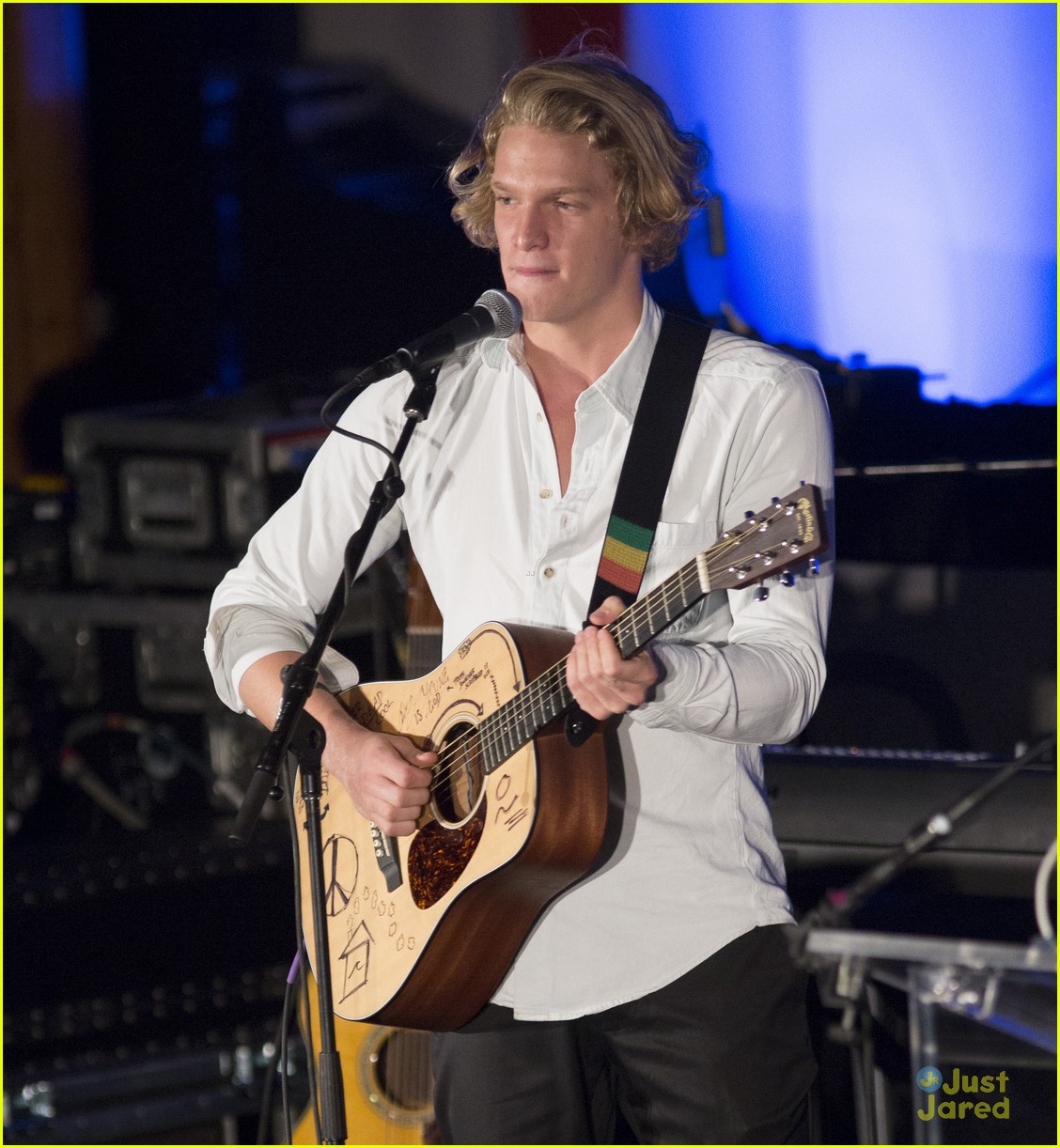 cody simpson hands over twitter acct humanitarian day 05