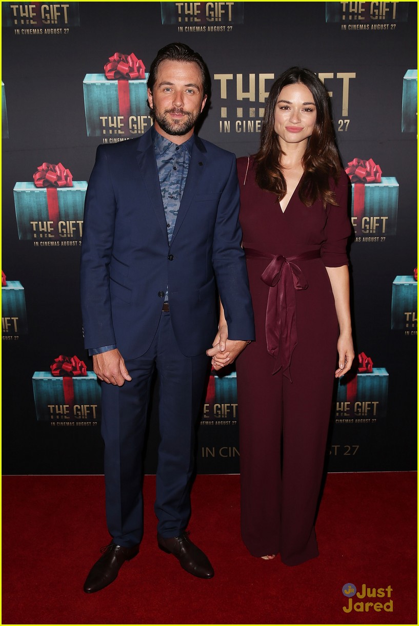 crystal reed darren mcmullen the gift premiere 02