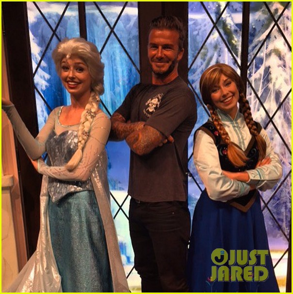 david beckham poses with elsa anna from frozen 04
