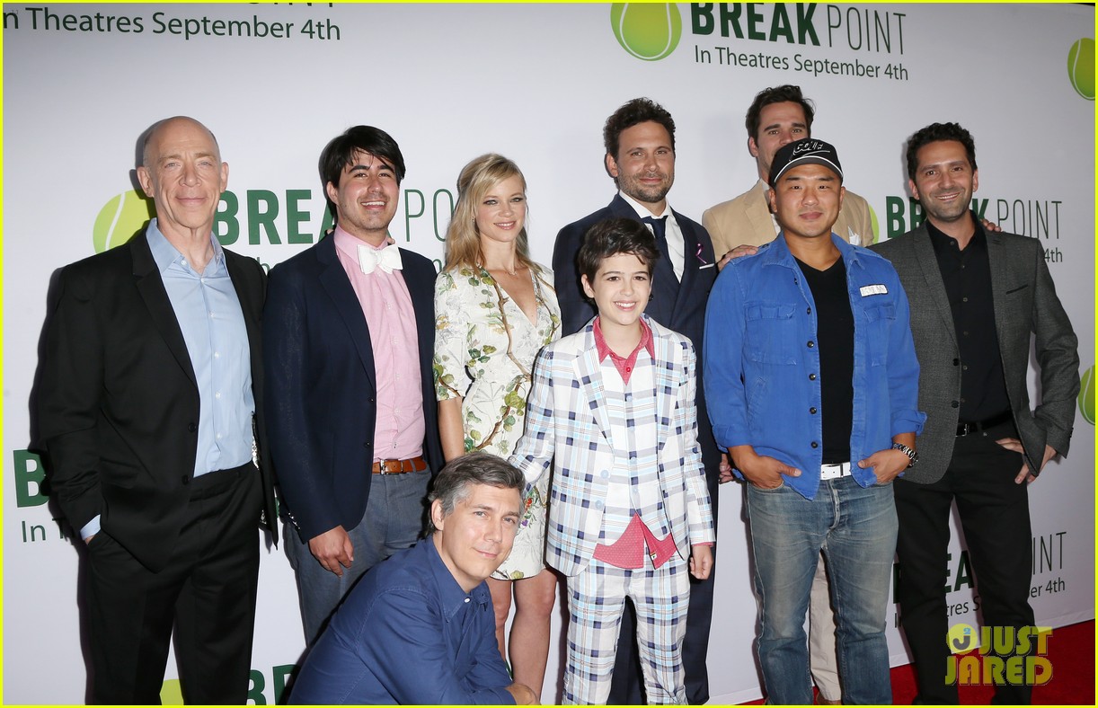 pregnant brooklyn decker supports break point at hollywood screening 12
