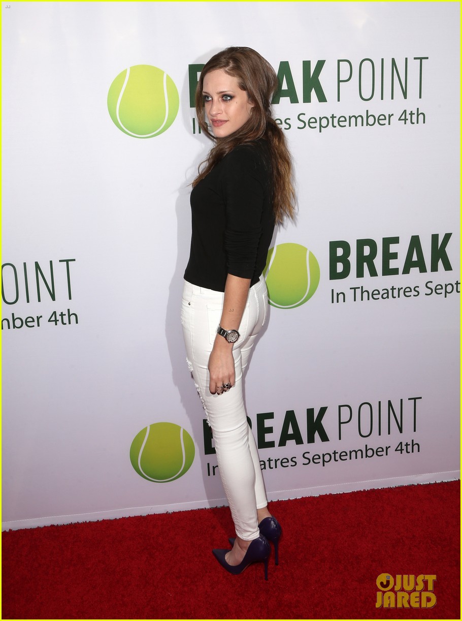 pregnant brooklyn decker supports break point at hollywood screening 19