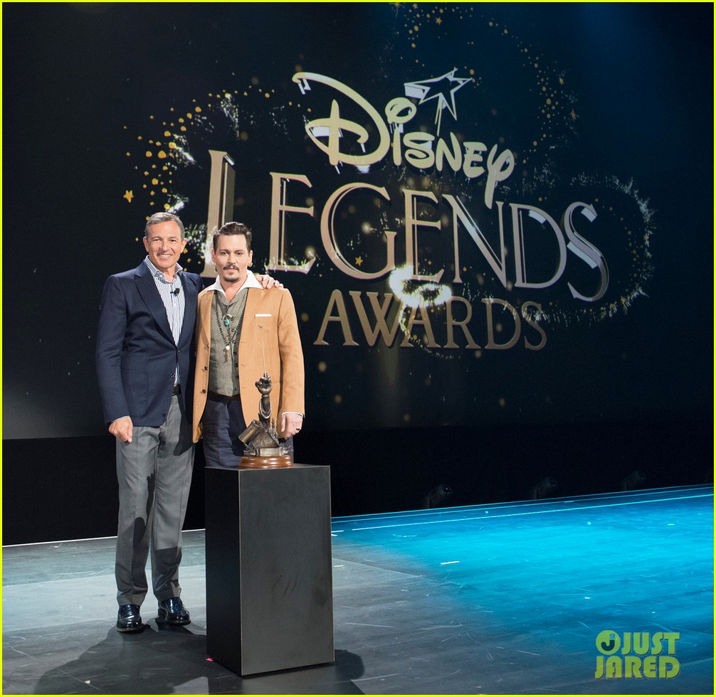 johnny depp makes surprise appearance at disney d23 expo 01