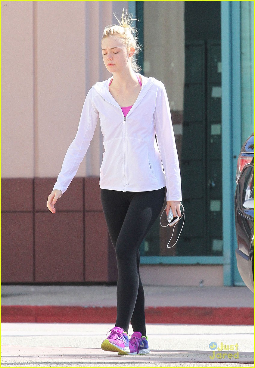 elle fanning workout bright places movie news 01