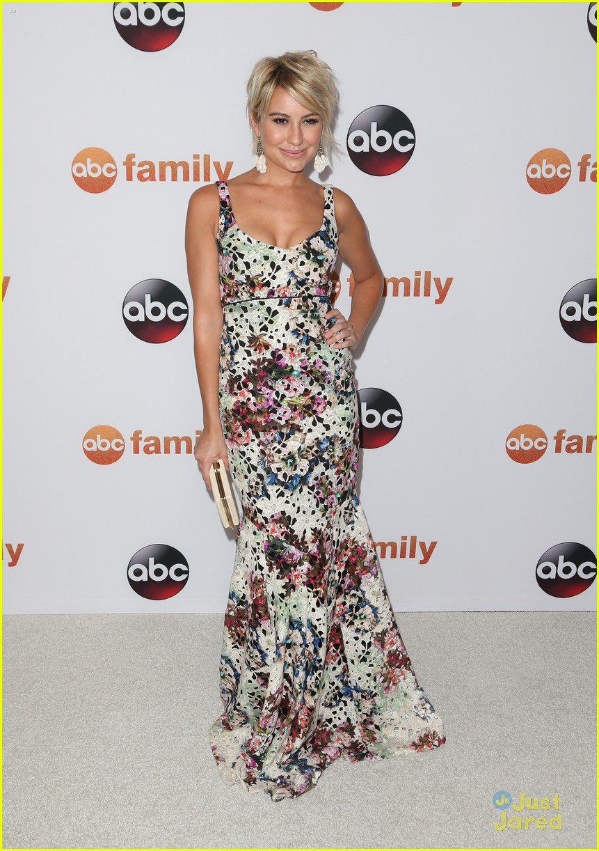emily osment chelsea kane baby young hungry abc tca party 03
