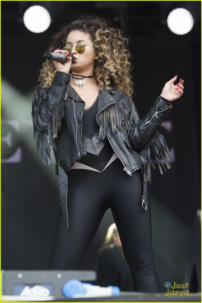 ella eyre cosmo uk cover kendal calling festival 12