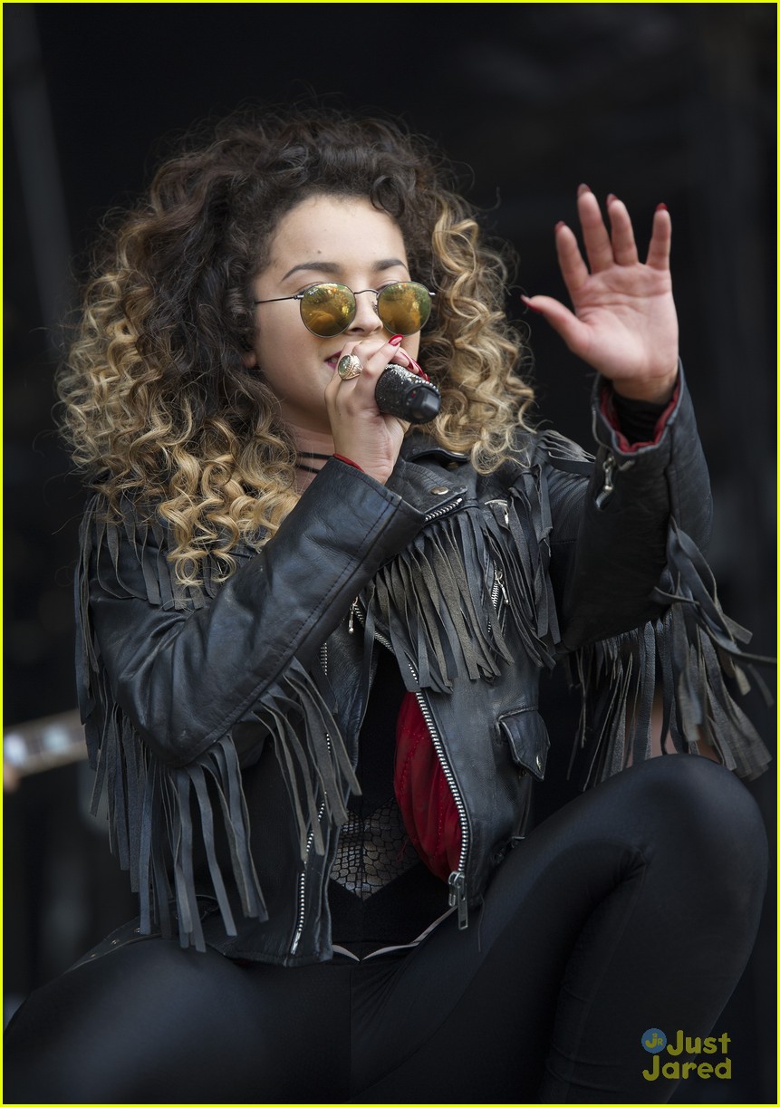 ella eyre cosmo uk cover kendal calling festival 16