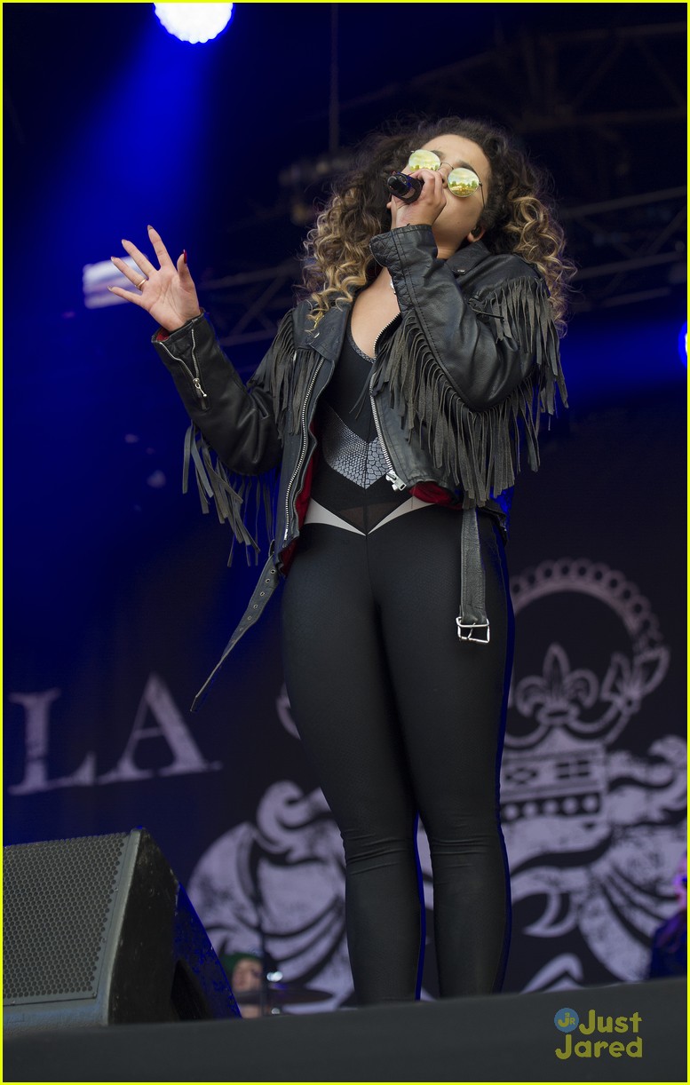 ella eyre cosmo uk cover kendal calling festival 17