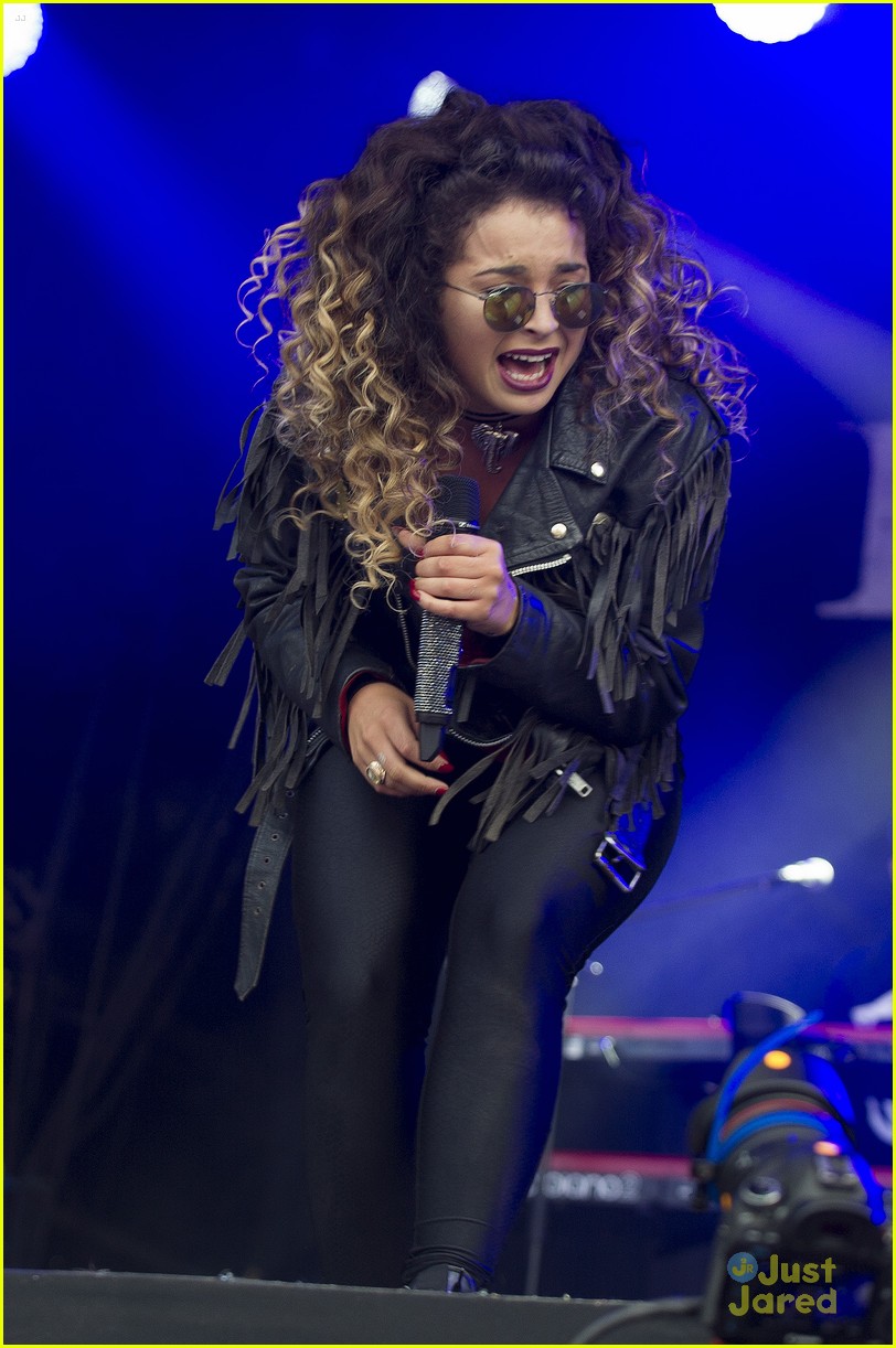 ella eyre cosmo uk cover kendal calling festival 20