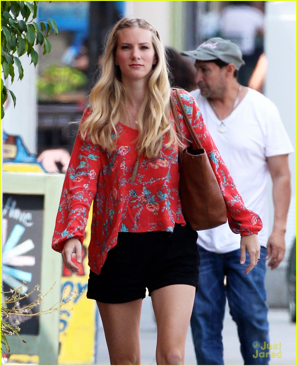heather morris steps out after revealing shes pregnant 10