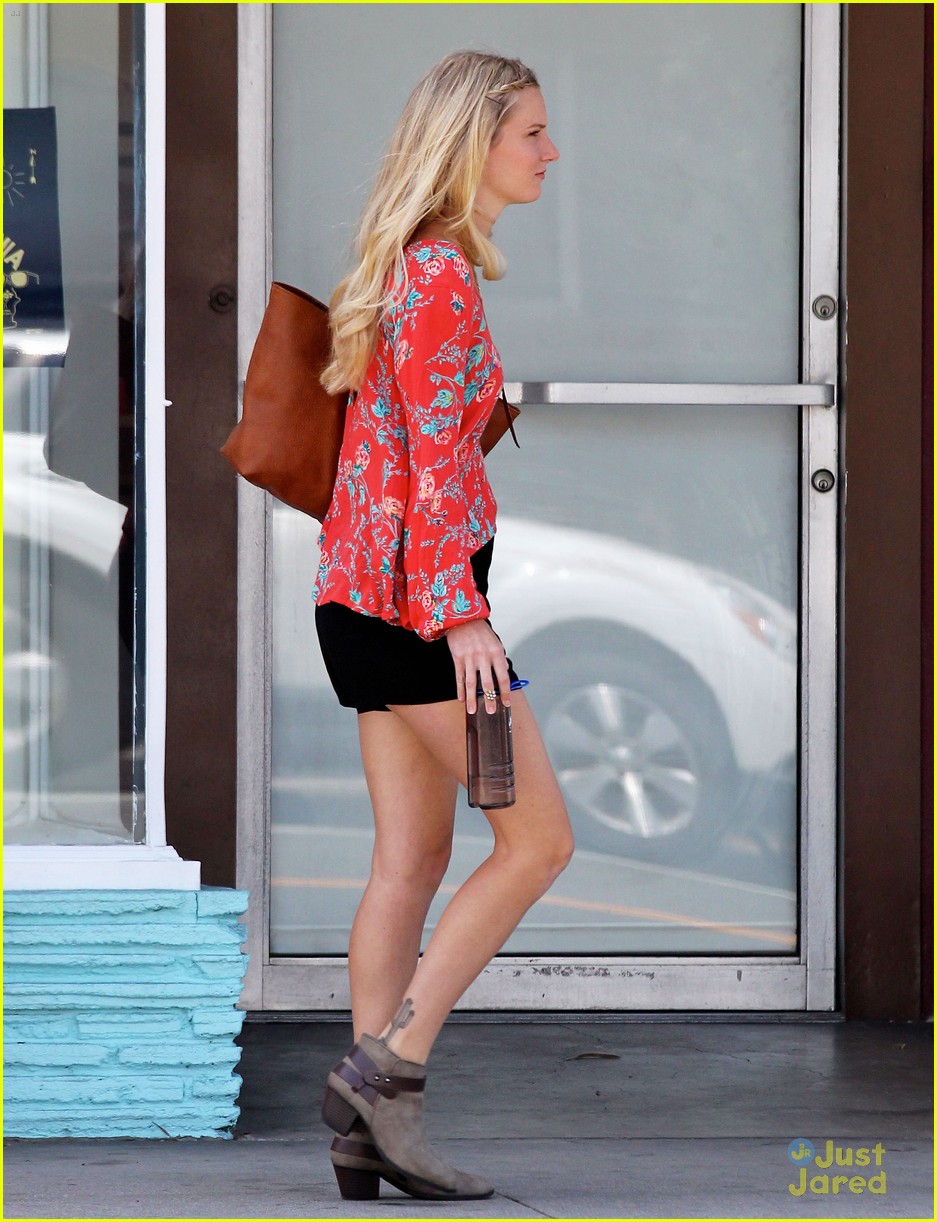 heather morris steps out after revealing shes pregnant 23
