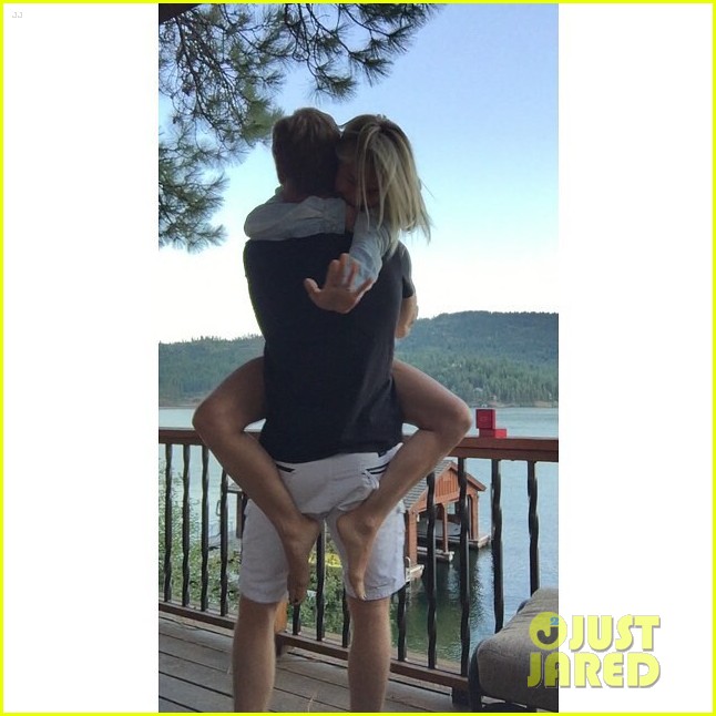 julianne hough engaged to brooks laich 01