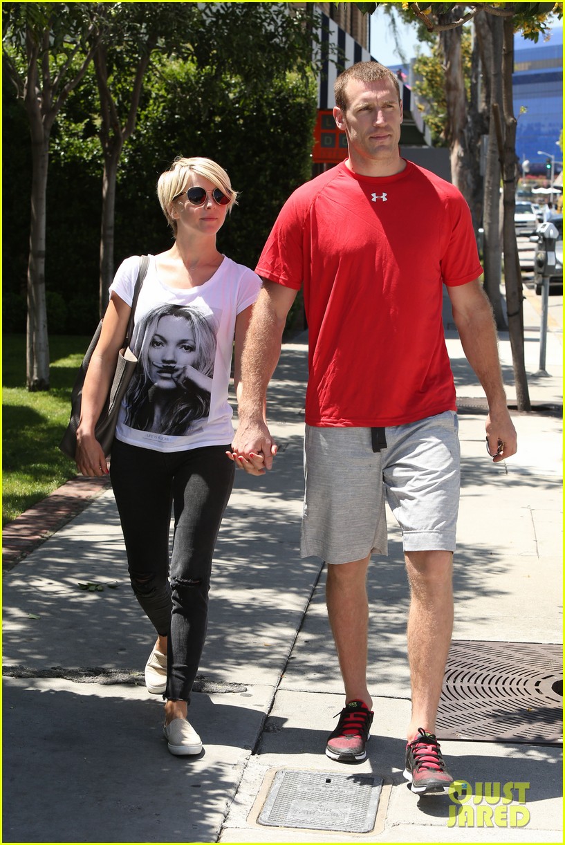 julianne hough engaged to brooks laich 03