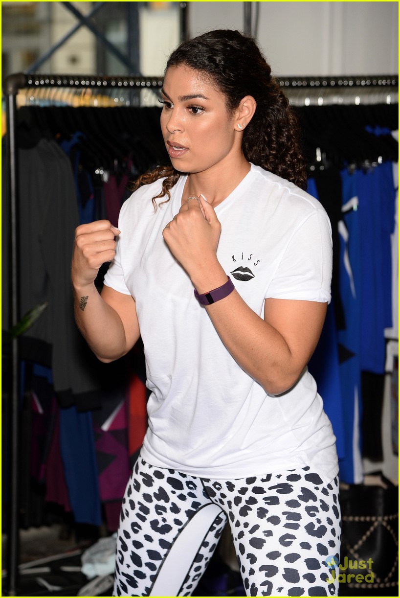 jordin sparks century 21 signing bandier class nyc 01