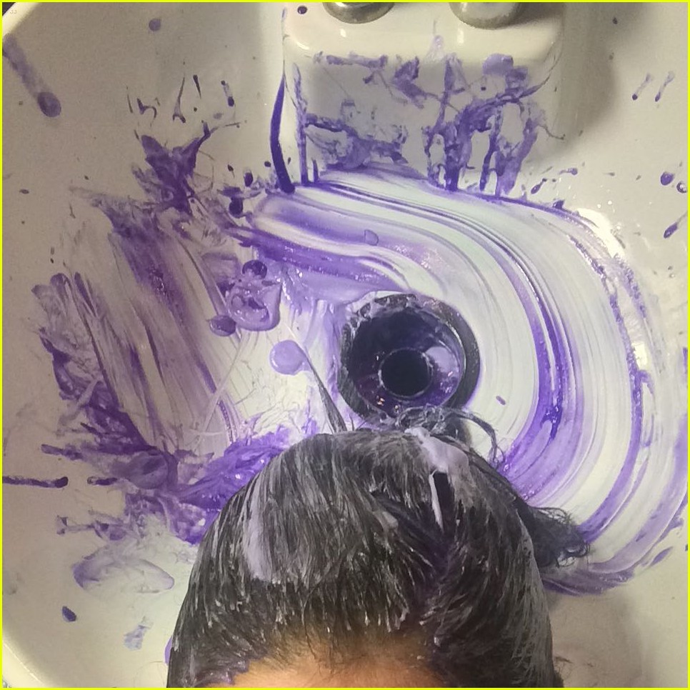 kaya scodelario goes violet see new hair color 03