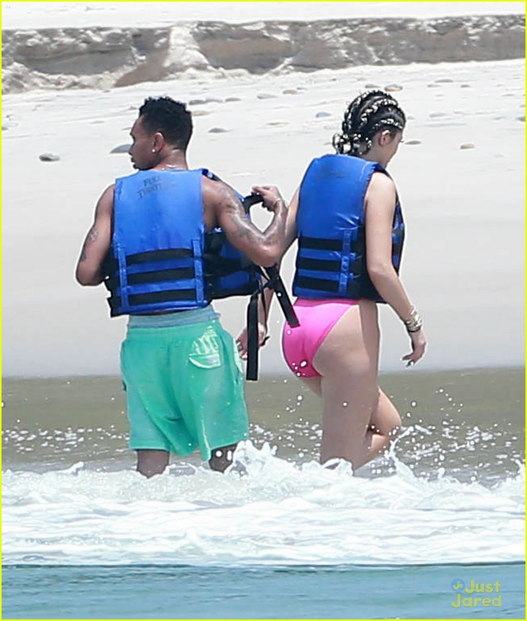 kendall kylie jenner jump off a boat together 12