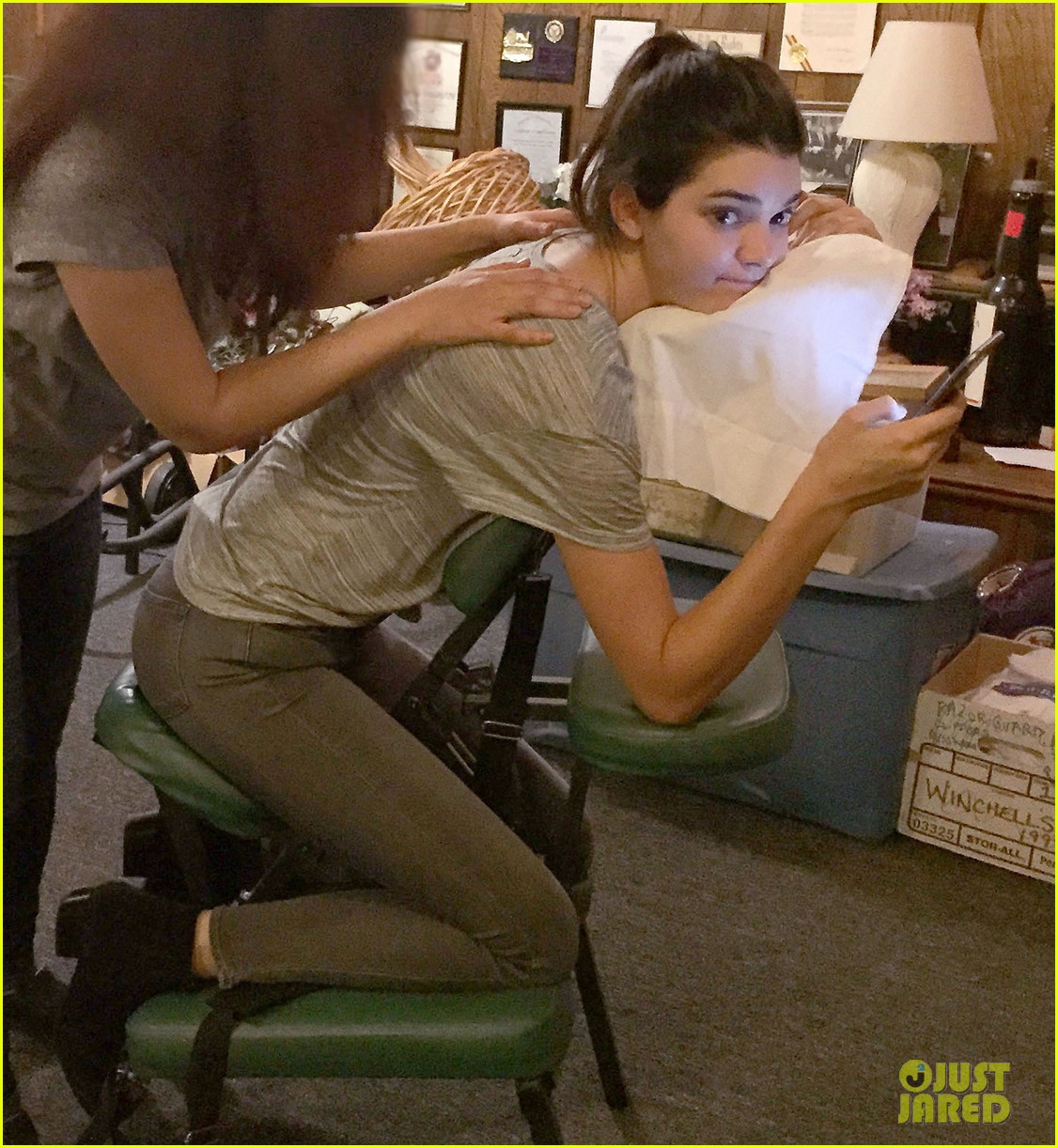 kendall jenner neck massage with hailey baldwin 27