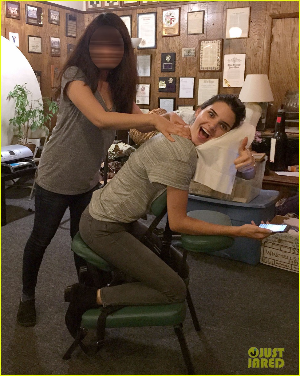 kendall jenner neck massage with hailey baldwin 30