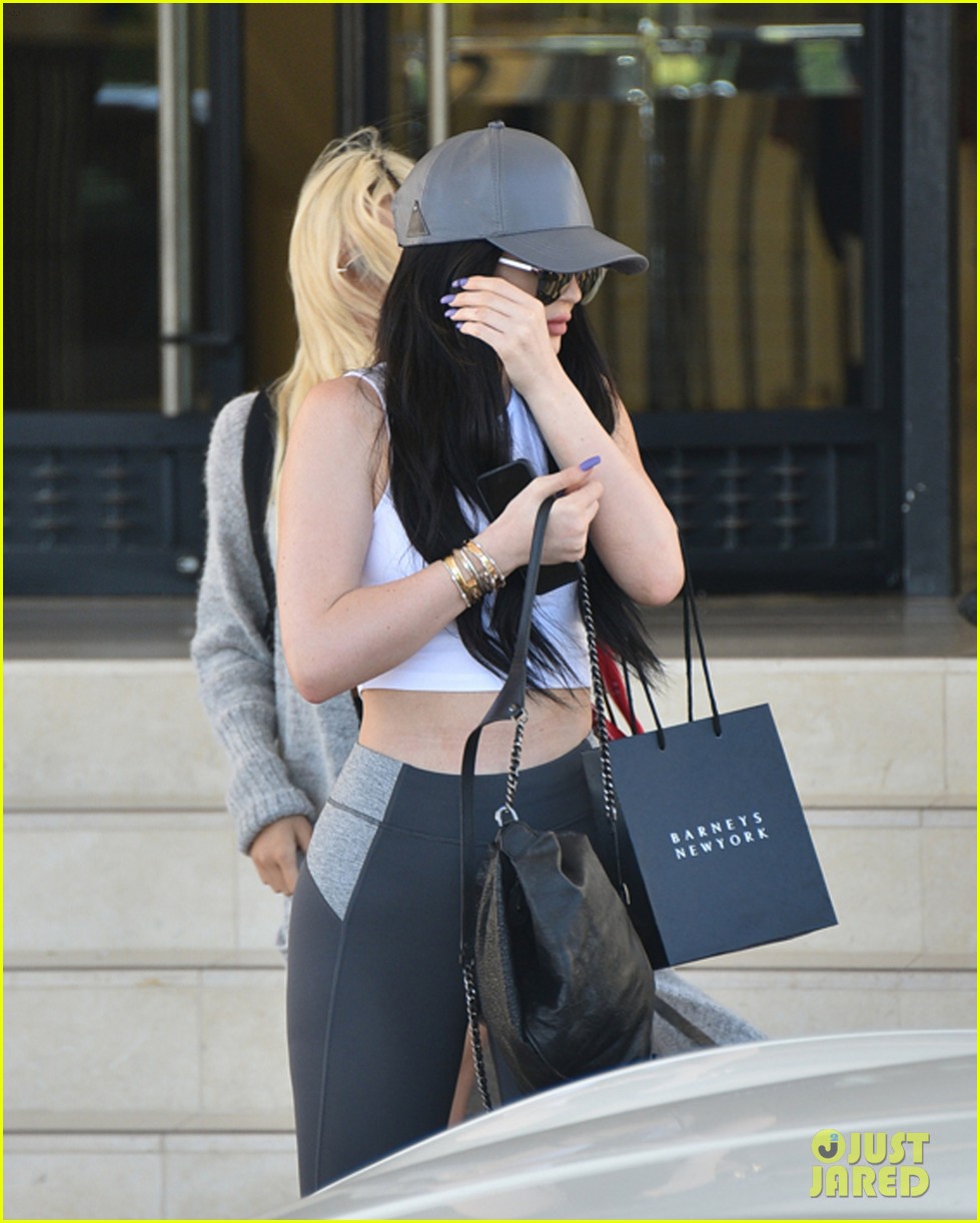kylie jenner back in town after beach vacation 21