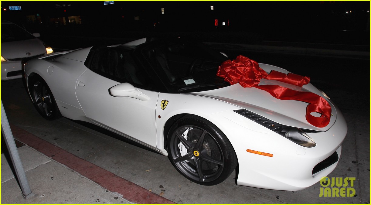 kylie jenner reportedly crashed her brand new ferrari 03