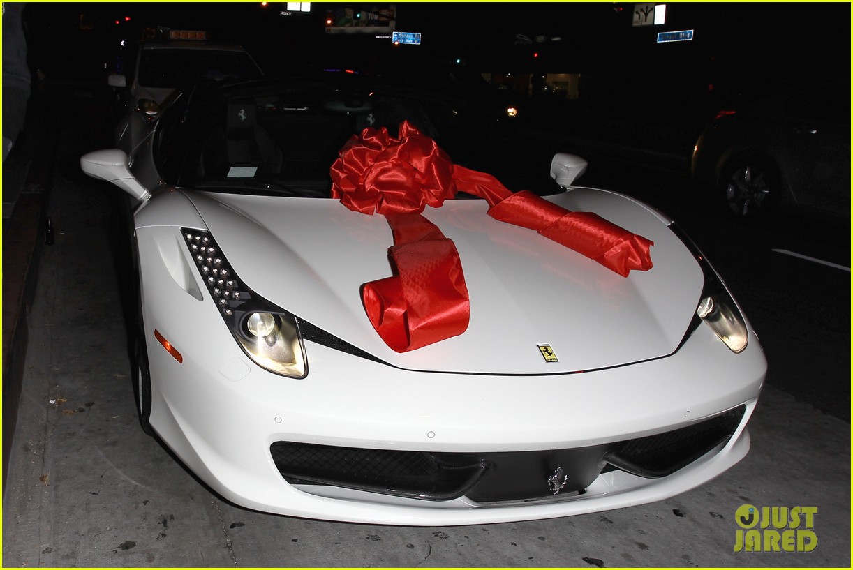 kylie jenner reportedly crashed her brand new ferrari 21