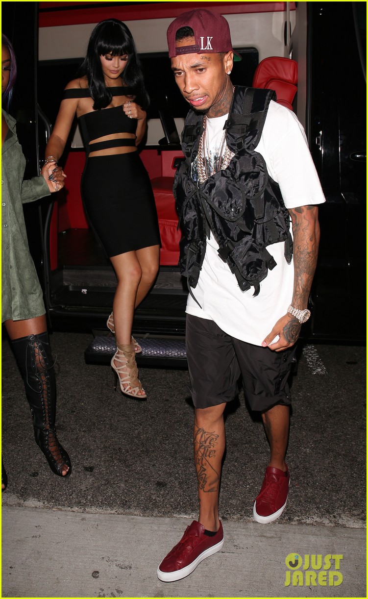 kylie jenner changes into a cut out dress after vmas 2015 15