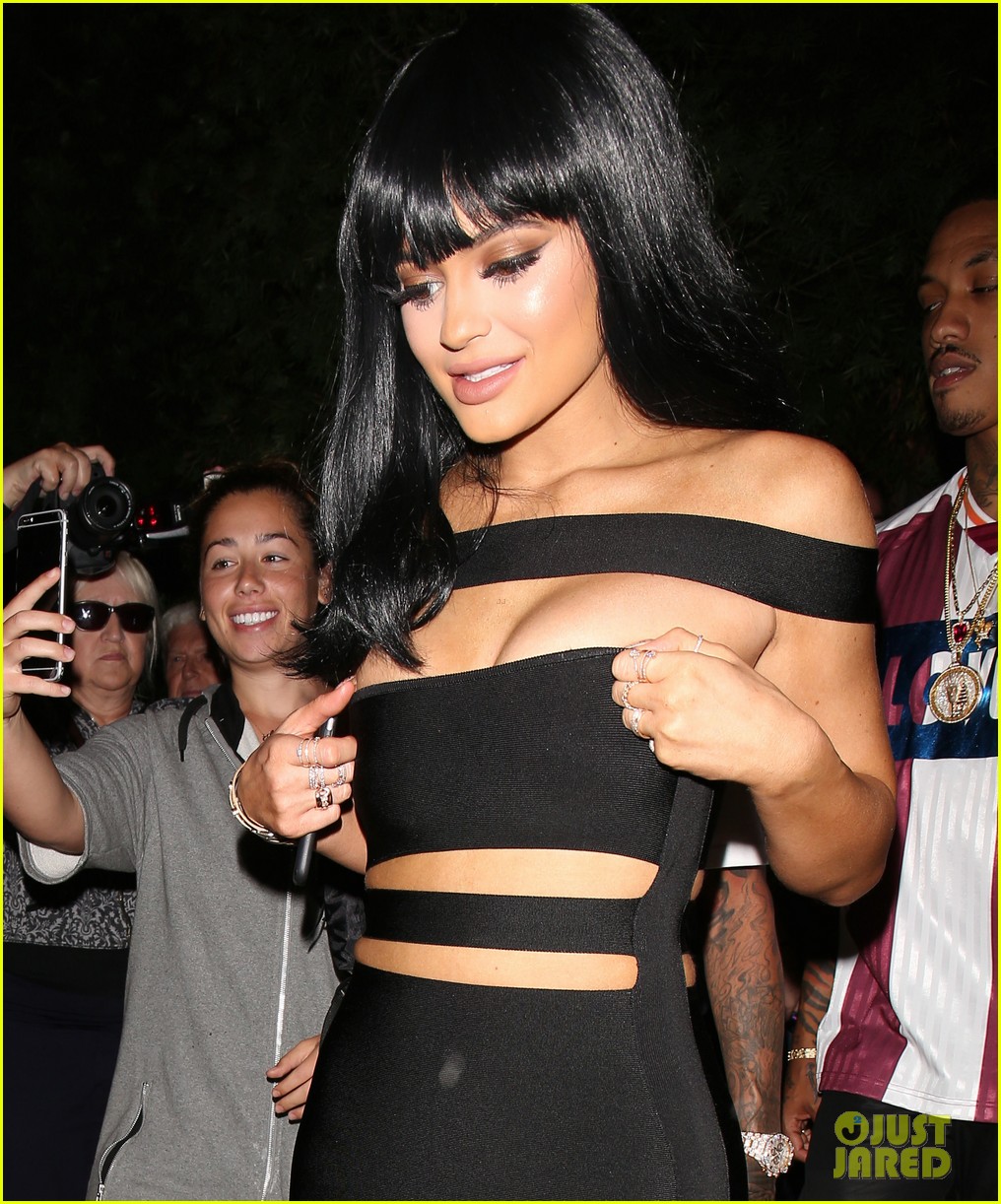 kylie jenner changes into a cut out dress after vmas 2015 34