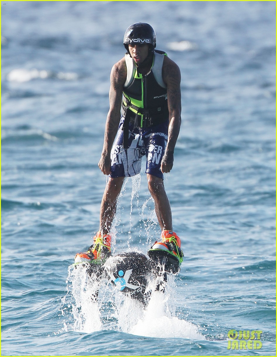 kylie jenner tyga hold hands flyboarding 23